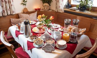 Welzenhof, Kaiserwinkl, Walchsee, Frühstückstisch