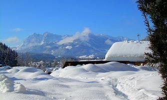 Der Blick zum Wilden Kaiser beim Frühstück