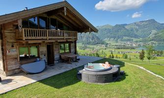 Eigener Garten mit Whirlpool