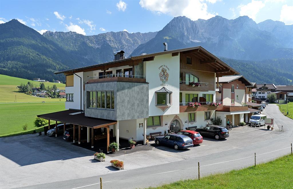 Hotel Garni Tirol - Fam. Hauser App."Panorama Ferienwohnung  Kaiserwinkl