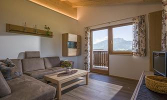 Ferienhaus am Wasserrad - Wohnzimmer und Balkon