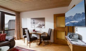 Gaestehaus_Landegger_Feldweg_7_Koessen_04_2023_App