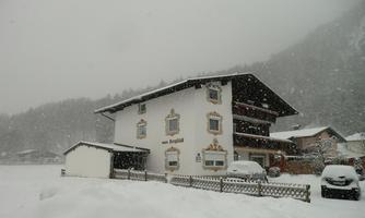 Haus Bergblick - verschneit in Walchsee