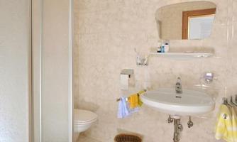 Bad im Doppelzimmer Tirol