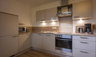 Hasu Florian Kössen FeWo UG - Küchenzeile