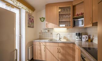 Küche mit Balkontüre