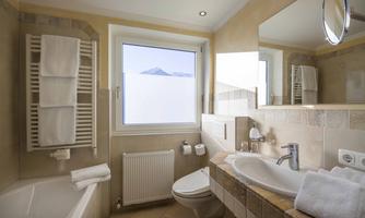 Ilgerhof_Dorfplatz_4_Walchsee_Zimmer_Typ_3_202_Bad