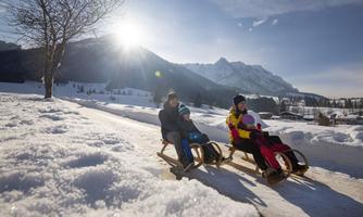 Kaiserwinkl-Urlaub-Aktivitaeten-Rodeln-Schlittenfa