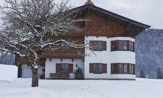 Apartmenthaus im Winter