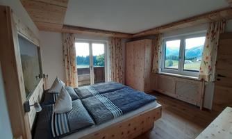 Schlafzimmer App. Zirbe