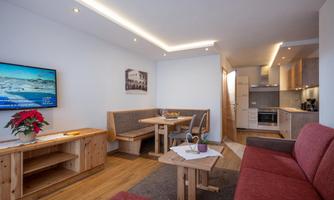 großes Wohnzimmer mit Küche apartment