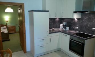 Moderne, komplett eingerichtete Küche