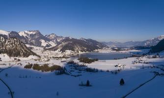 Kaiserwinkl-Urlaub-Landschaft-Walchsee-Winter