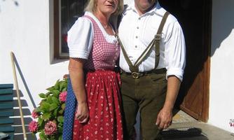 Gastgeber und Gastgeberin