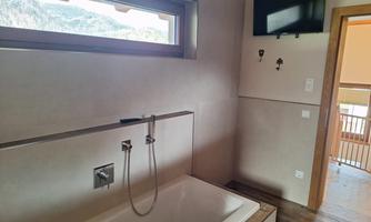 Badewanne mit Fernseher