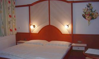 Schlafzimmer/Ferienwohnung/HausMargit/Kössen/Kaise