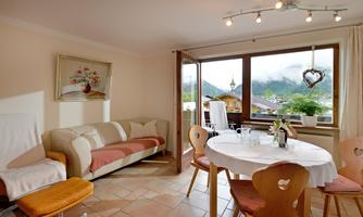 Apartment Esstisch-Balkon