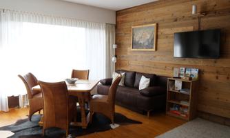 Essbereich und ausziehbares Schlafsofa