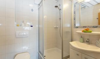 Ferienwohnung Zahmer Kaiser Badezimmer Schlafzimme