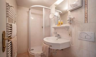 Zimmer_15_Badezimmer