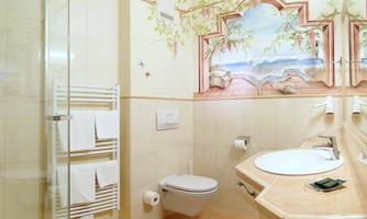 Bad der Zimmerkategorie A1 - mit Dusche