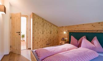 Panorama Lodge Schlafzimmer in Zirbenholz