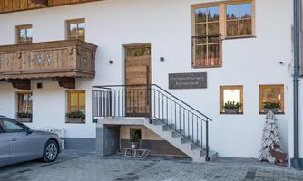 Kaiserwinkl_Bauernhof Mühlberg Eingang