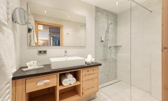 Suite Alpenglühen_Bad_Hotel Riedl Kössen (c) Foto