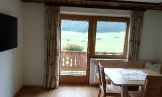 Wohnzimmer mit essbereich