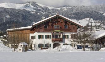 Leindlhof_Huette_40_Koessen_Haus_Winter_web
