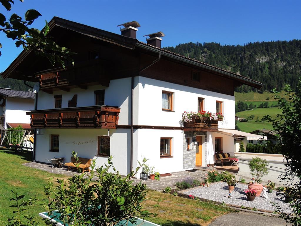 Haus Edelweiss - Fam. Schlechter Bergblick Ferienwohnung  Tirol