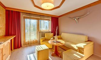 1920x1920m0.innsbruck-230