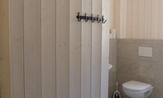 Bad OG mit ebenerdiger Dusche und WC