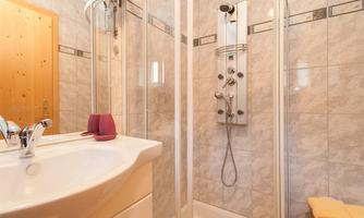 Zimmer_3_Dusche