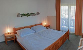 Landhaus-Widmeyer_Fewo8_Schlafzimmer-3