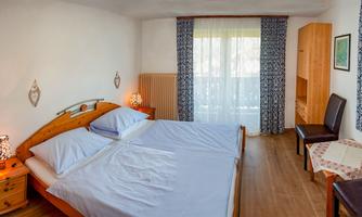 Landhaus-Widmeyer_Fewo5_Schlafzimmer-2