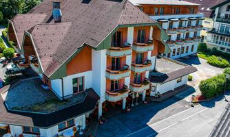 A modern hotel with an appealing design. It is surrounded by beautiful scenery and offers comfortable accommodations.