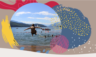 Ein Junge springt ins Wasser vor einem schönen See mit Bergen im Hintergrund. Einige Leute schwimmen in der Nähe und der Himmel ist klar und sonnig.