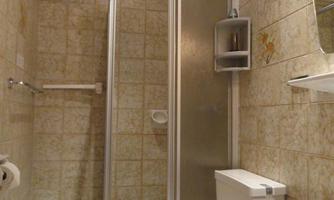 Dusche und WC