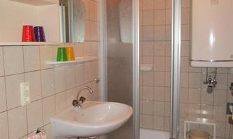 Badezimmer mit Dusche