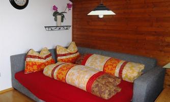 Cosmea Wohnzimmer mit Schlafsofa