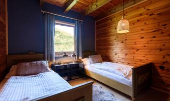 In bedroom two there are two single beds measuring 90x190 cm.