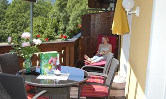 Überdachter großer Balkon Wohnung Barbara
