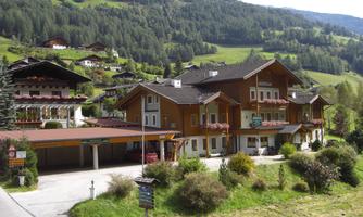 A charming hotel in an idyllic mountain landscape. Surrounded by green meadows and forest trees, it offers a beautiful view.