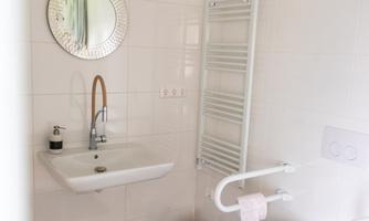 Friendly wash station with mirror, towel heater, and light. Here you can get ready in peace without feeling cramped.
