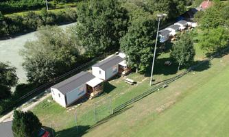 Modern holiday homes in a green environment. The area is surrounded by trees and offers space to relax.