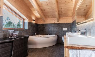 Chalet Typ Almsommer - Whirlpoolwanne Bad OG