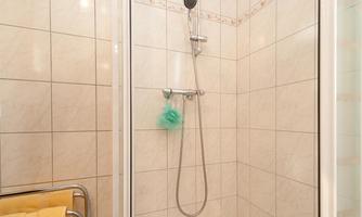 Zimmer_5_Dusche