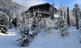 A beautiful, snow-covered country house Bonaventura surrounded by snow-covered trees. The winter landscape radiates tranquility and idyll, making it a perfect place to relax.