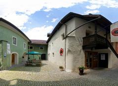 Deutsch: Das Untere Stadttor der Stadtgemeinde Gmnd in Krnten. Das Untere |Source= {{own}} |Date= 2018-09-18 |Author= Bwag |Permission= {{User:Bwag/Credits}} Dateiverwendung. Die folgenden 2 Seiten verwenden diese Datei. Datei:Gmnd in Krnten - Unteres Stadttor (1).JPG Wikipedia